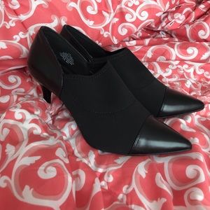 Size 8M pointed heels NEVER WORN